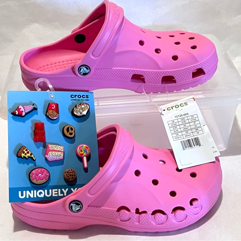 Crocs Baya Clogs & 10-Piece Food Lover Jibbitz Set in Pink Men’s 7/Women’s 9
